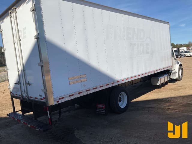 Image of Freightliner M2 equipment image 4