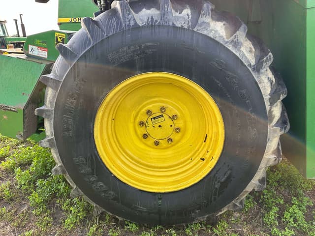 Image of John Deere 6710 equipment image 2