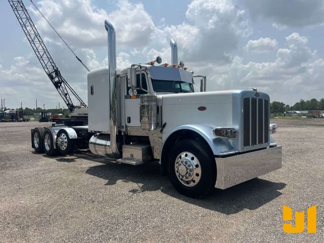 Image of Peterbilt 389 equipment image 2