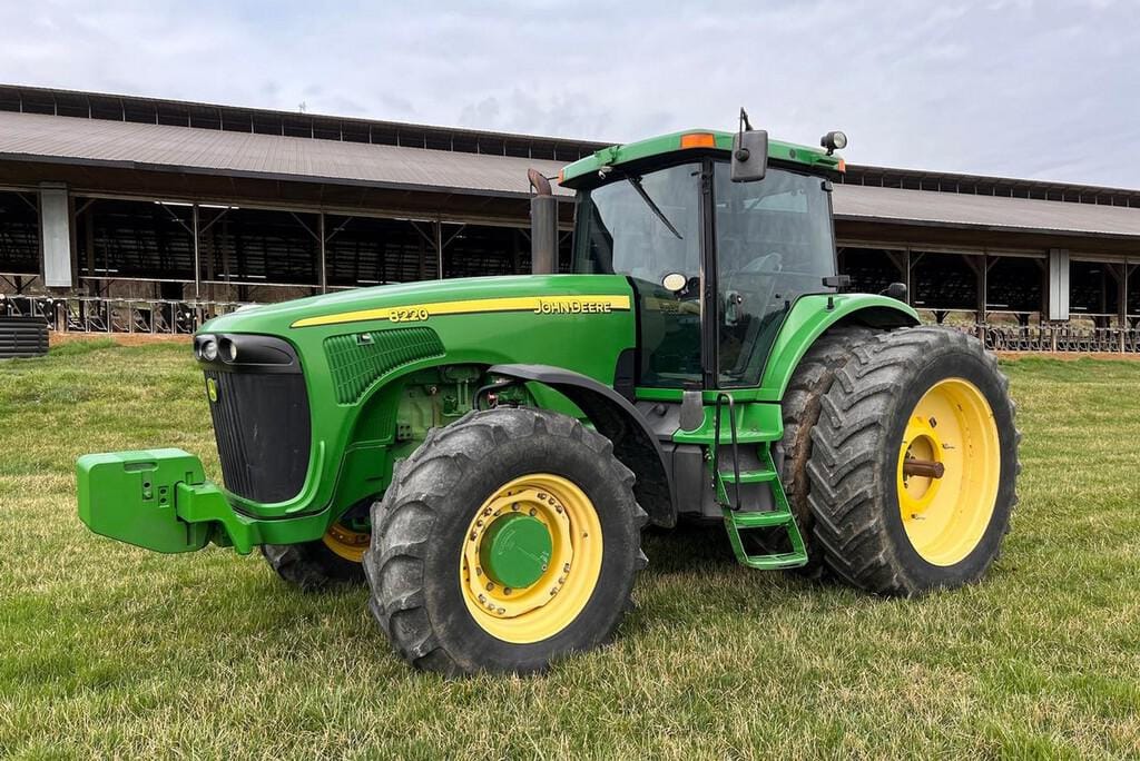 Main image John Deere 8220