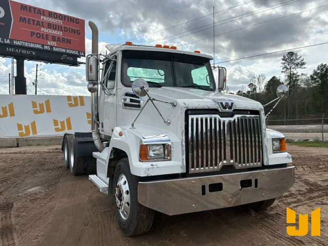 Image of Western Star 4700SF equipment image 2