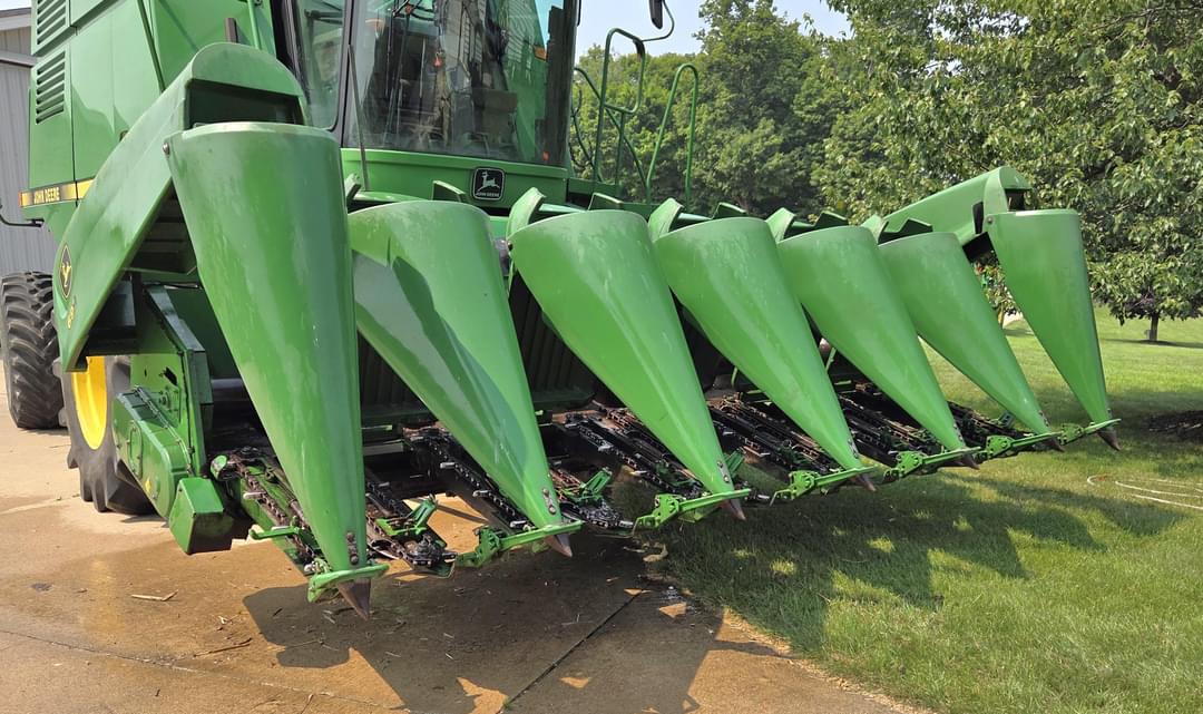 Image of John Deere 693 Primary image