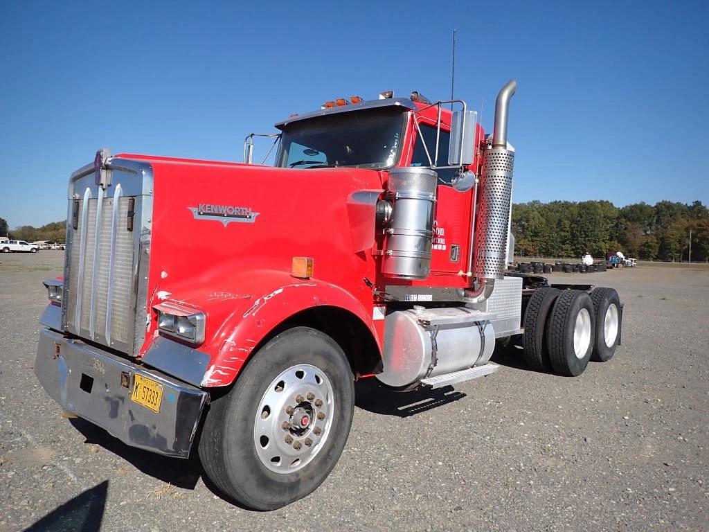 Image of Kenworth W900L Primary Image