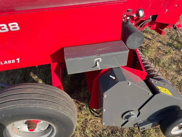 Image of Massey Ferguson 1838 equipment image 4
