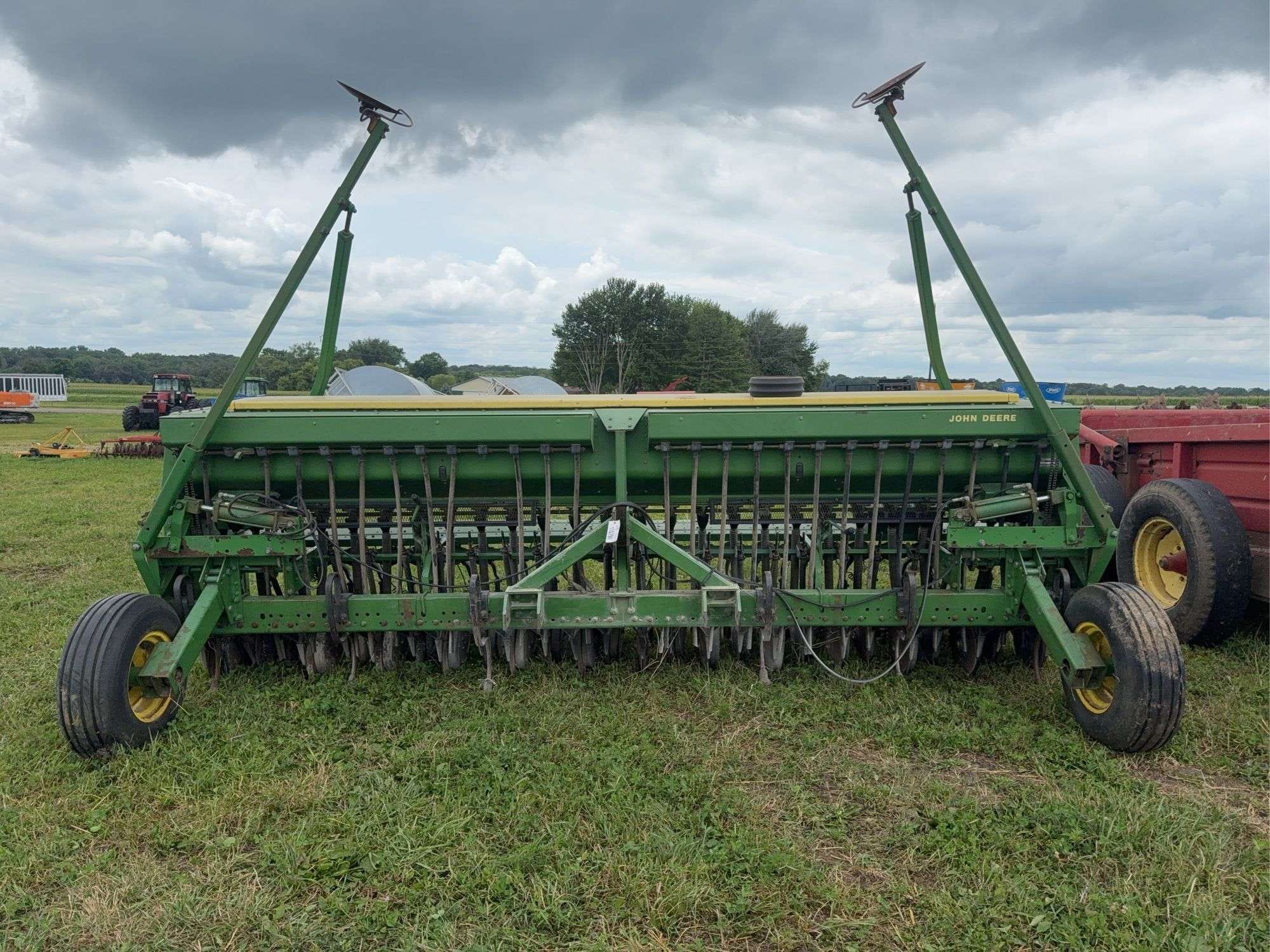 John Deere 515 Equipment Image0