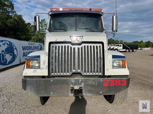 Image of Western Star 4700SF equipment image 2