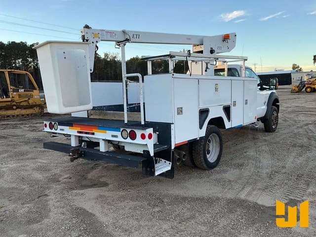 Image of Ford F-450 equipment image 4