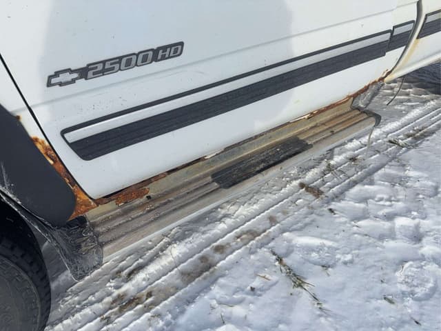 Image of Chevrolet 2500HD equipment image 4