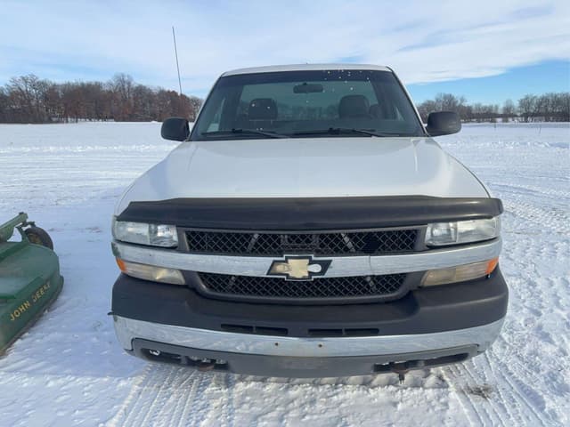 Image of Chevrolet 2500HD equipment image 2