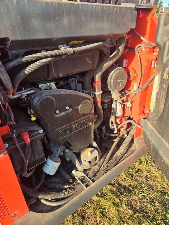 Image of Kubota SSV65 equipment image 4