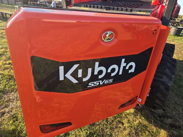 Image of Kubota SSV65 equipment image 3