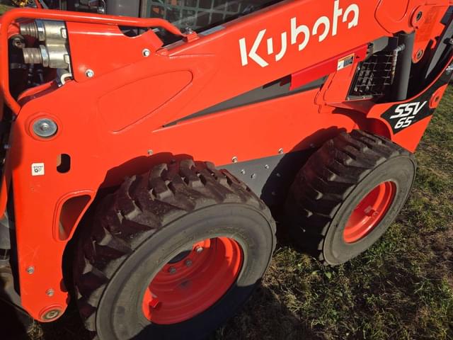 Image of Kubota SSV65 equipment image 1
