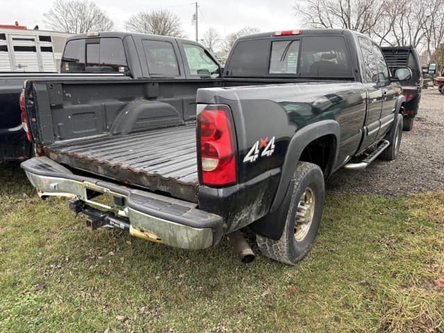 Image of Chevrolet 2500HD equipment image 4