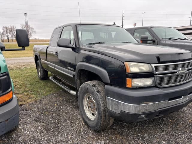 Image of Chevrolet 2500HD equipment image 1