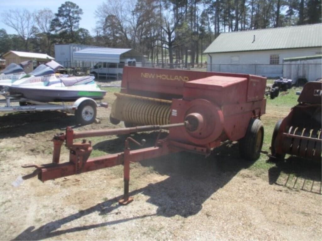 New Holland Hayliner 315 Equipment Image0
