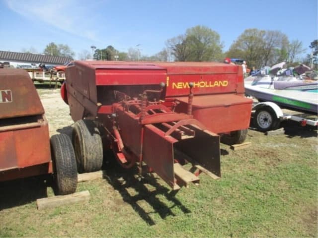 Image of New Holland Hayliner 315 equipment image 2