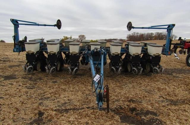 Image of Kinze Evolution Series equipment image 2