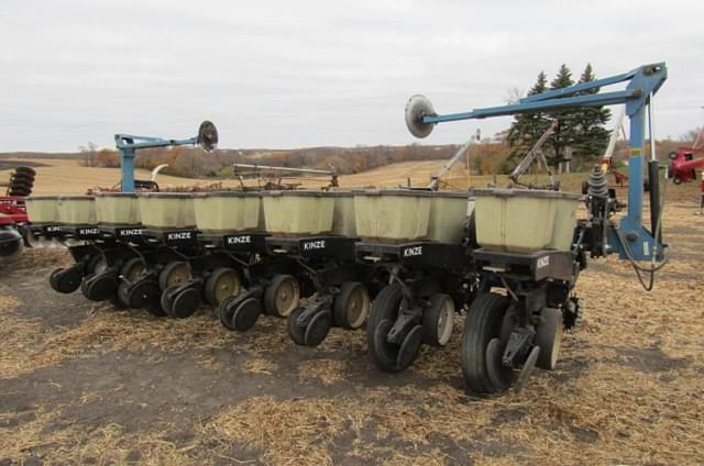 Image of Kinze Evolution Series equipment image 3