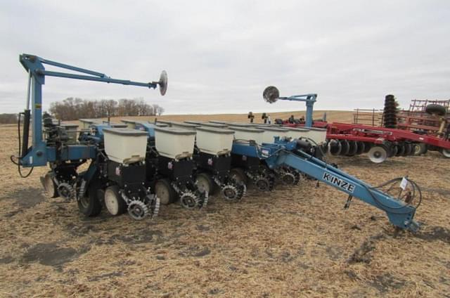 Image of Kinze Evolution Series equipment image 1