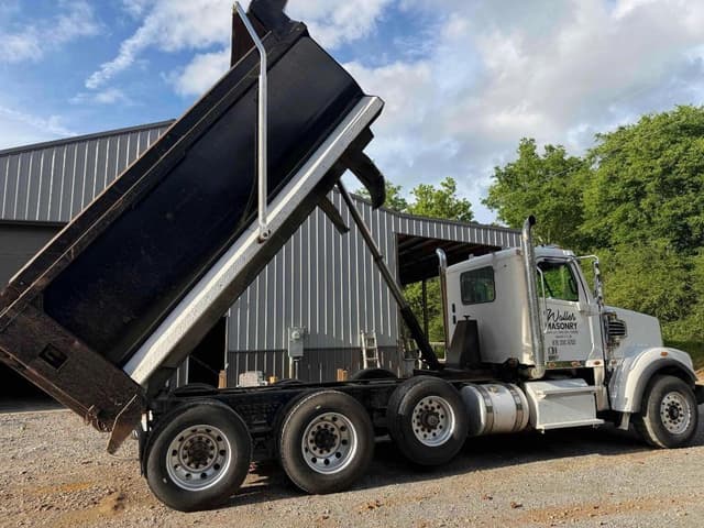 Image of Freightliner 122SD equipment image 1
