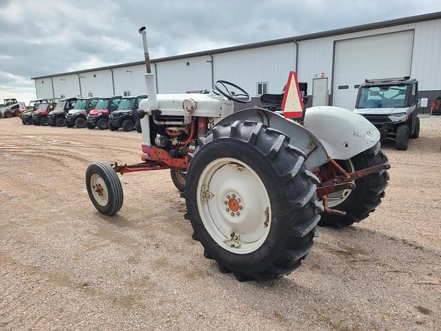 Image of Ford 900 equipment image 3