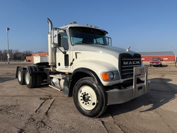 Main image Mack CV713