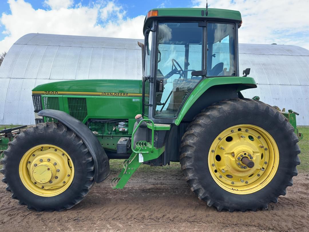 Image of John Deere 7600 Primary image