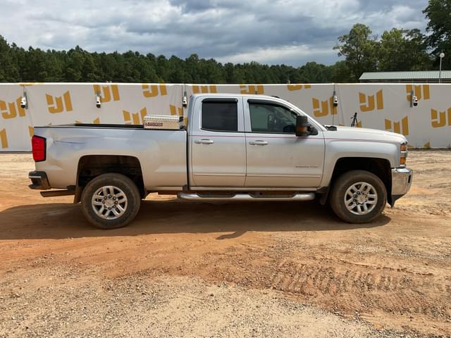 Image of Chevrolet 2500HD equipment image 3