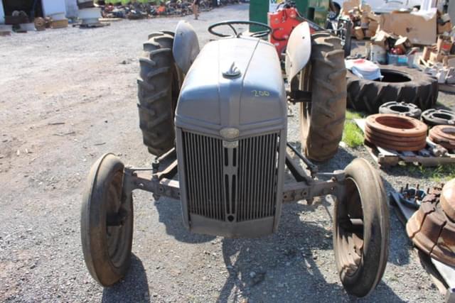 Image of Ford 9N equipment image 1
