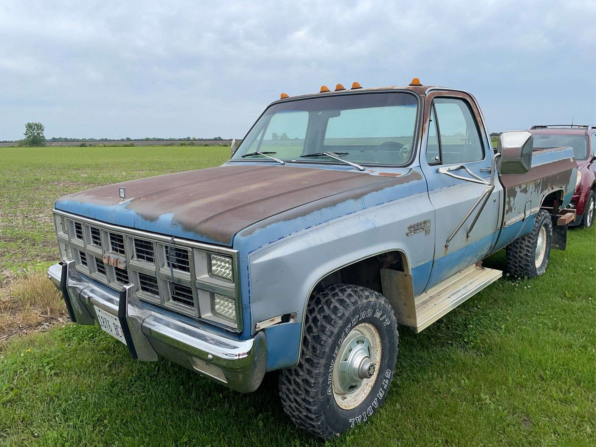 1982 GMC 3500 Equipment Image0