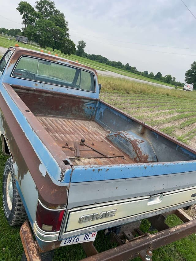 Image of GMC 3500 equipment image 4