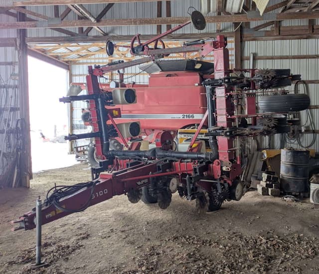 Image of White 5100 equipment image 3