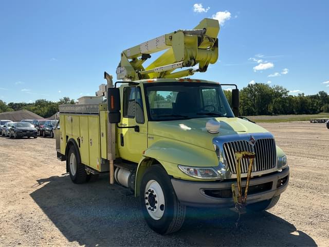 Image of International 4300 SBA equipment image 2