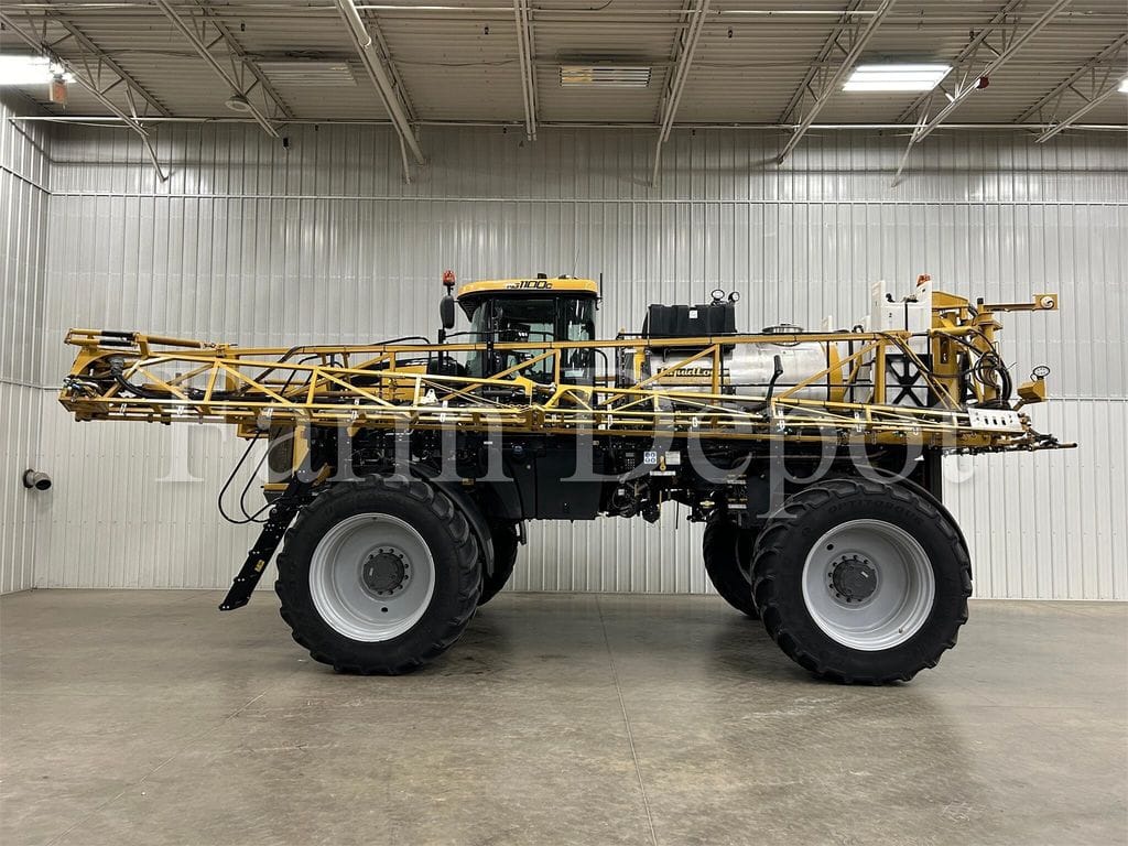 2019 RoGator RG1100C Equipment Image0