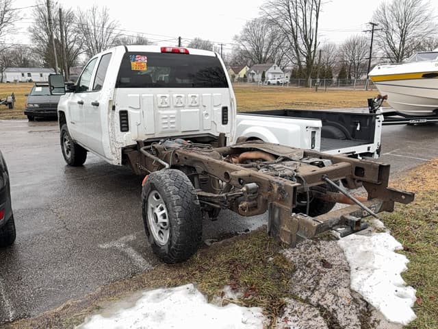 Image of Chevrolet 2500 equipment image 3