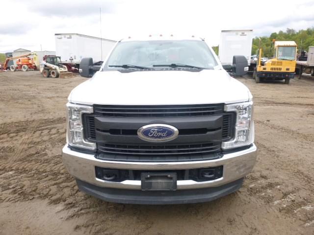 Image of Ford F-350 equipment image 1