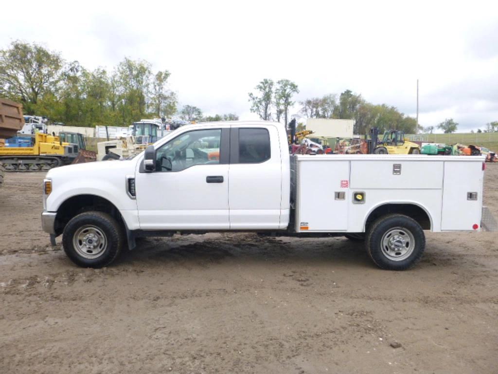 Image of Ford F-350 Primary image