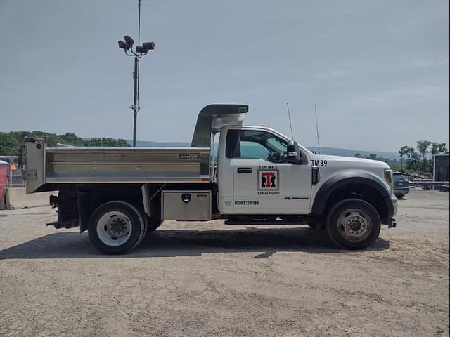 Image of Ford F-550 equipment image 2