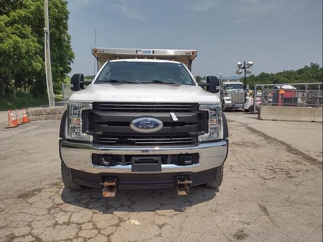 Image of Ford F-550 equipment image 3