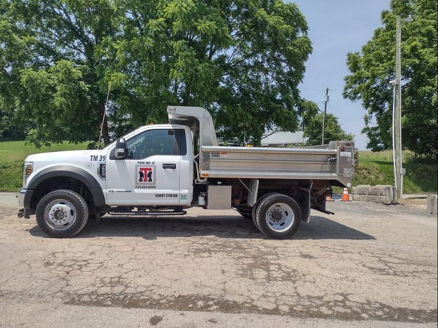 Image of Ford F-550 Primary image