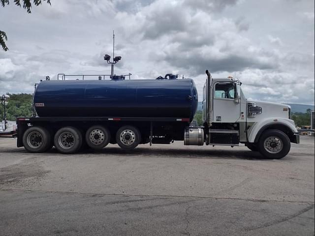 Image of Freightliner 122SD equipment image 2