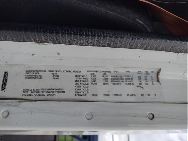 Image of Freightliner 122SD equipment image 4