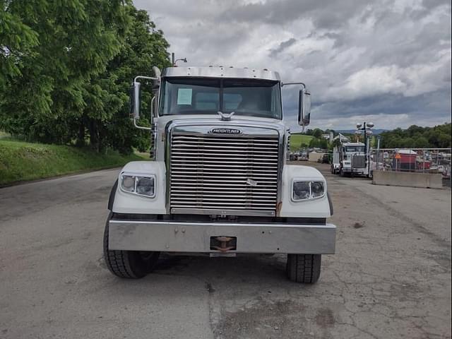 Image of Freightliner 122SD equipment image 1