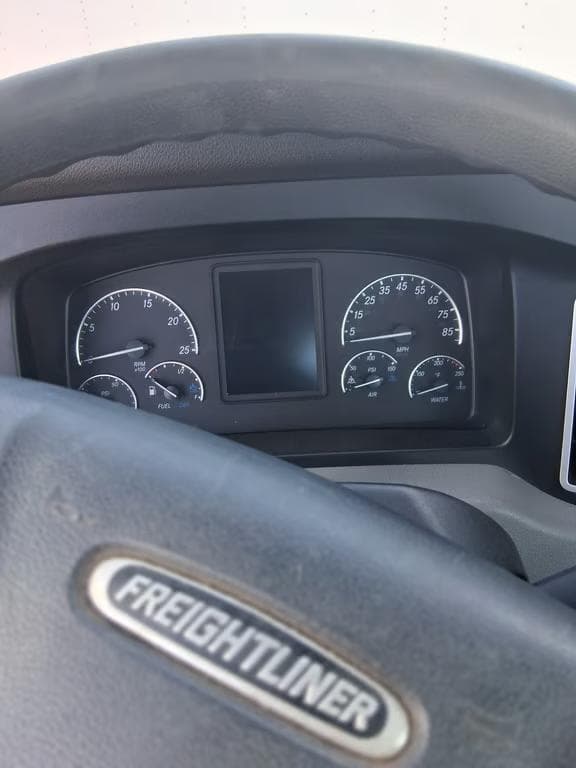 Image of Freightliner Cascadia equipment image 4