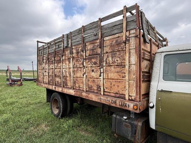 Image of International Loadstar 1600 equipment image 4