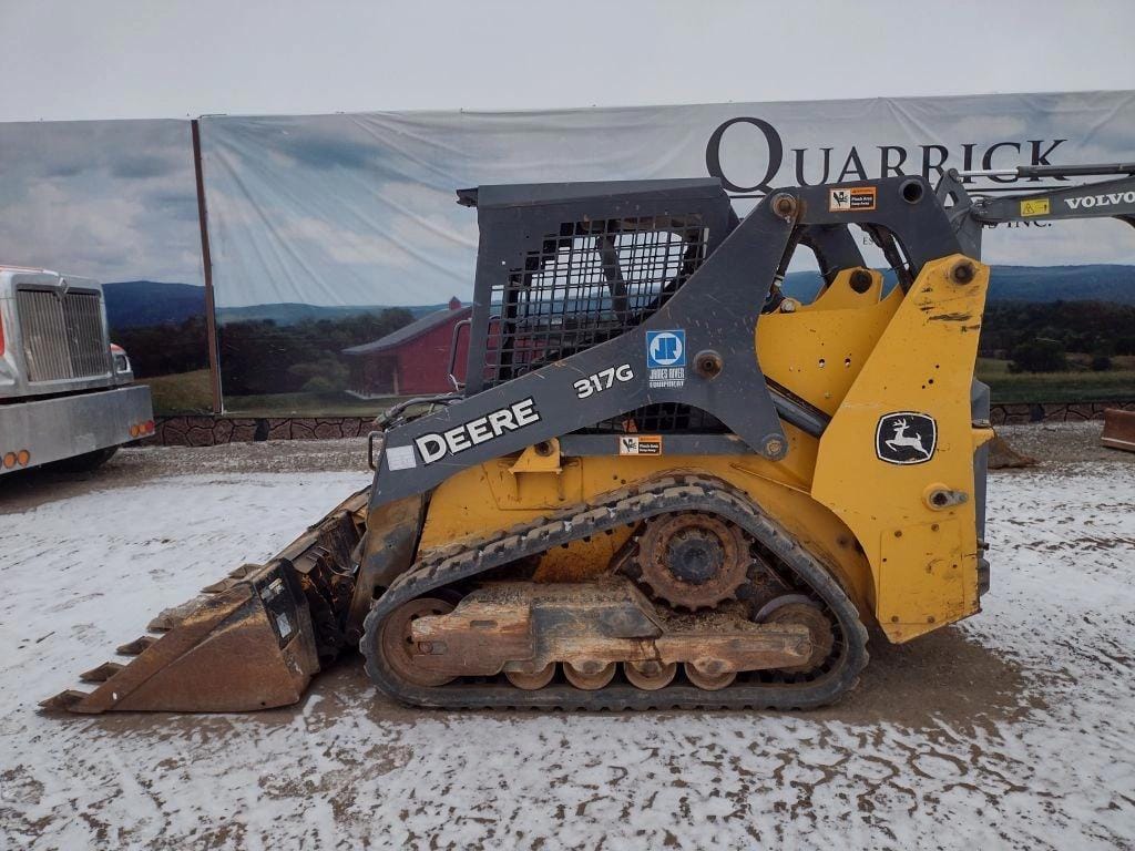 2019 John Deere 317G Equipment Image0