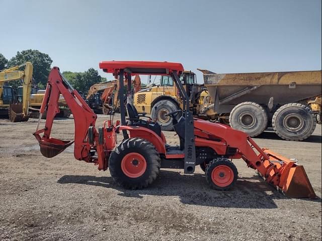 Image of Kubota B26 equipment image 2