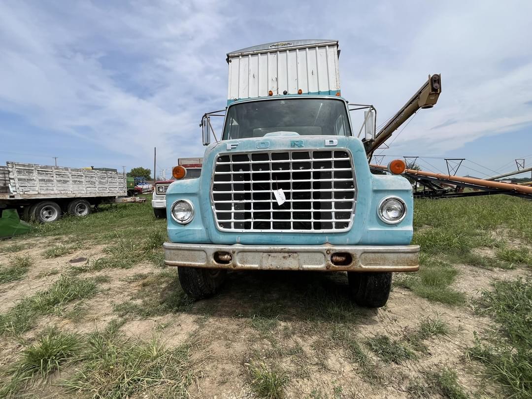 Image of Ford F-750 Primary image