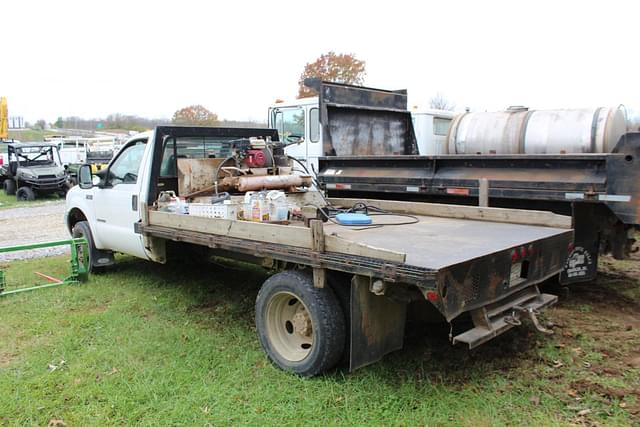 Image of Ford F-550 equipment image 3