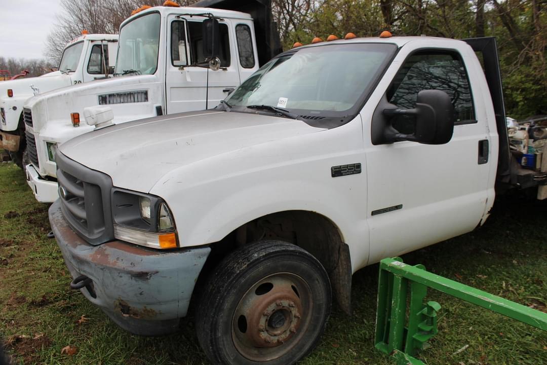 Image of Ford F-550 Primary image